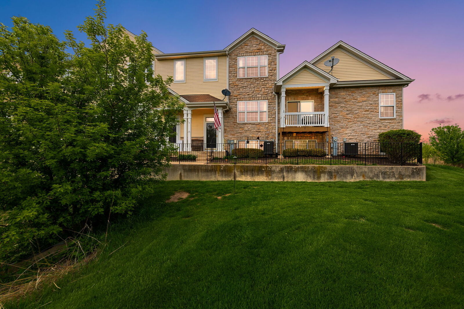 Property Photo:  1368 Carolyn Court  IL 60560 