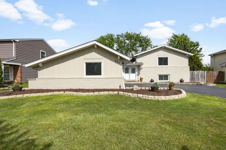 Property Photo:  621 Newport Avenue  IL 60559 