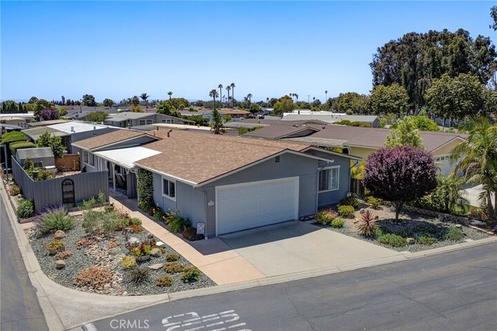 Property Photo:  1602 Via Tropico  CA 93454 