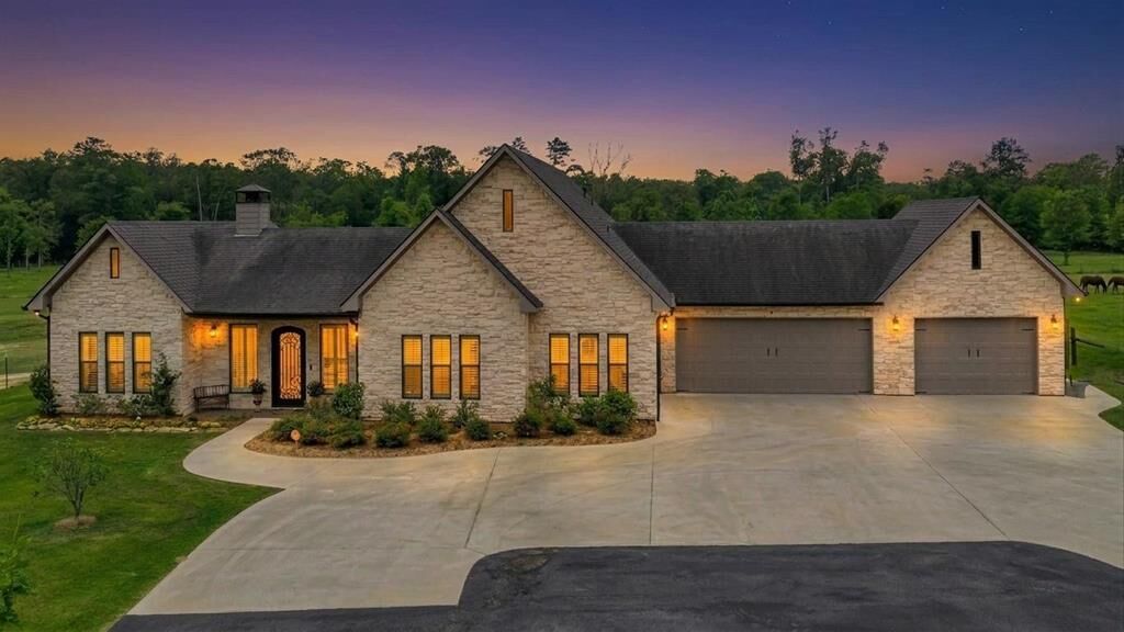 Property Photo:  104 Wheeler  TX 75904 