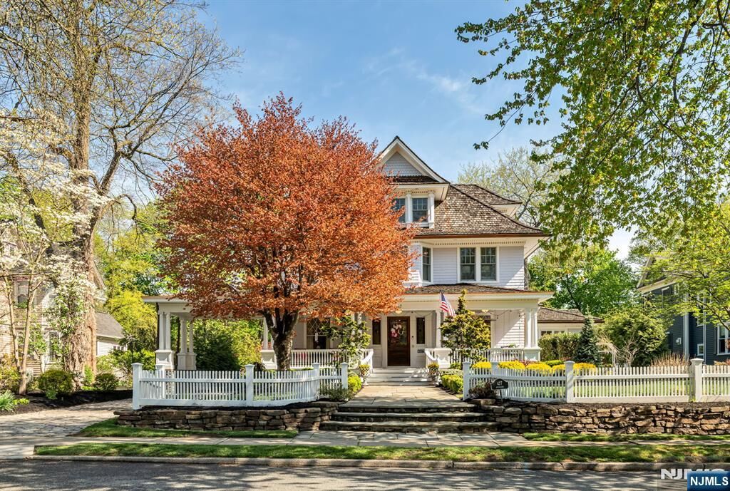 Property Photo:  427 Spring Avenue  NJ 07450 