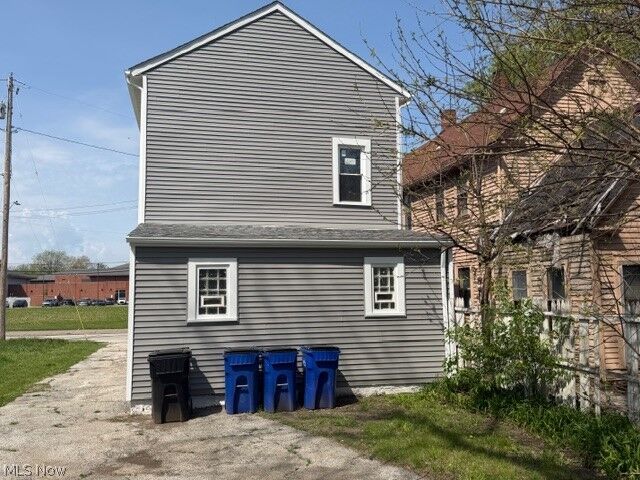 Property Photo:  1427 E 92nd Street  OH 44106 