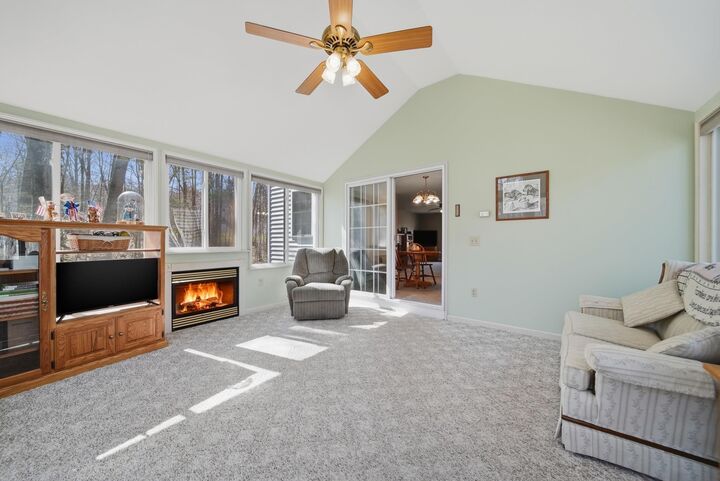 Property Photo:  10 Virginia Court  NH 03106 