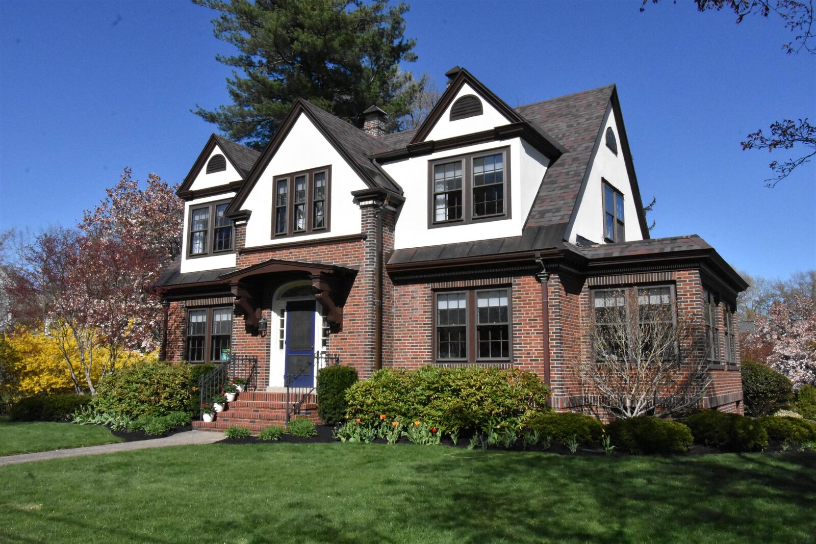 Property Photo:  37 Chester Street  NH 03064 