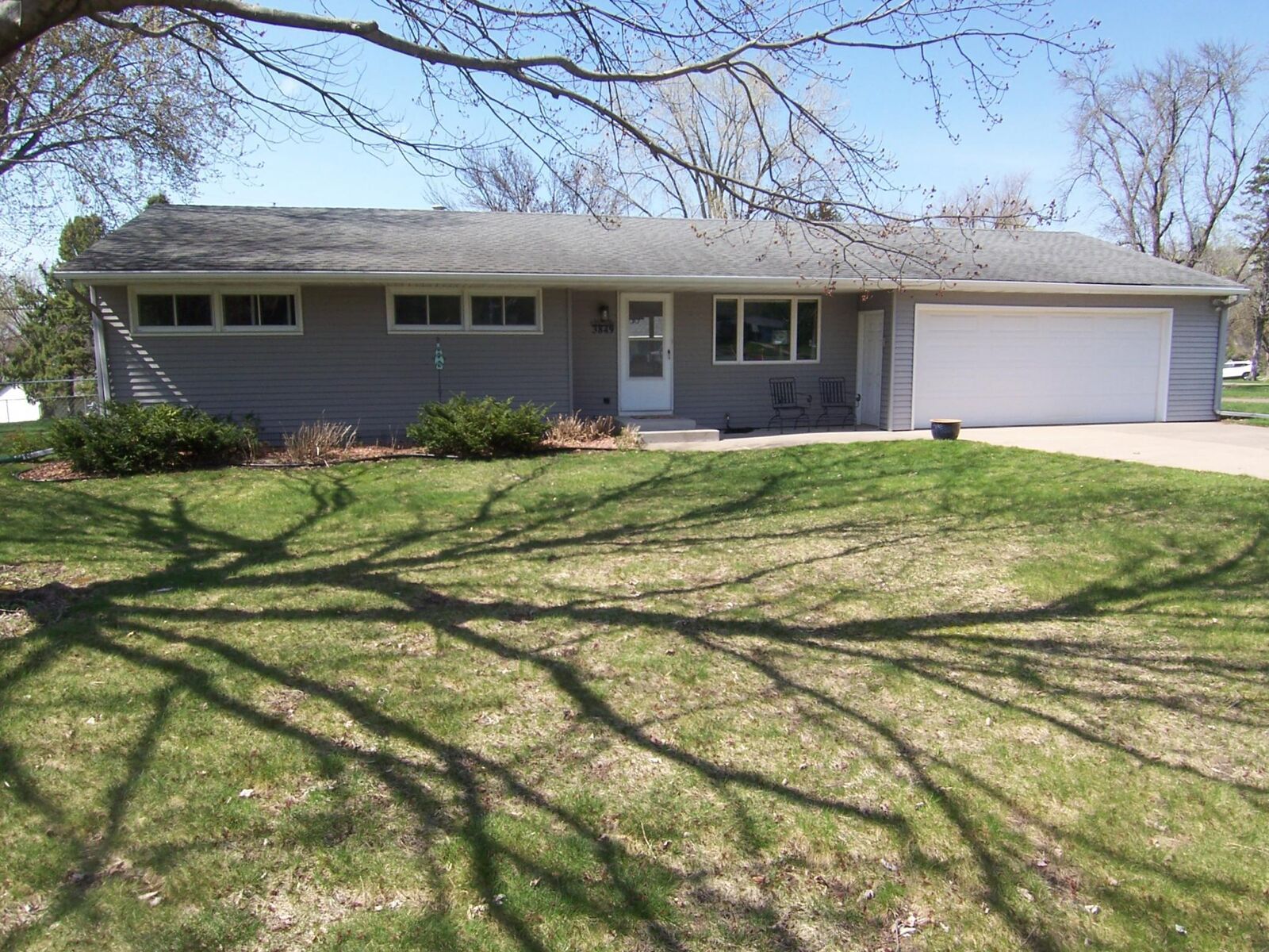 Property Photo:  3849 Bellaire Avenue  MN 55110 