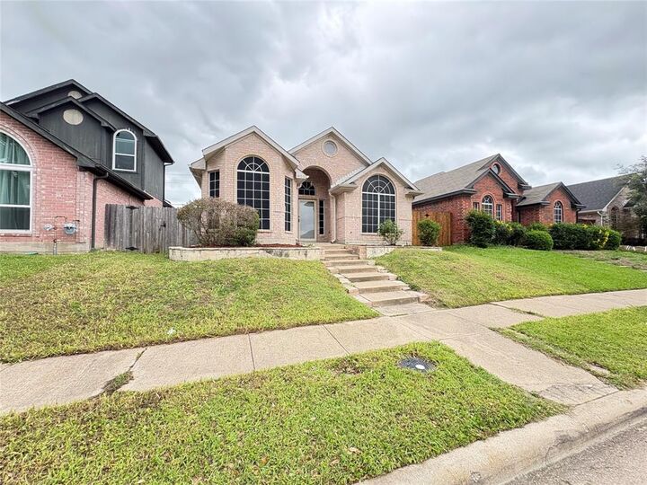 Property Photo:  928 Winchester Lane  TX 75181 