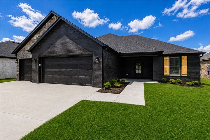 Property Photo: 2105 N Chanae Street AR 72761