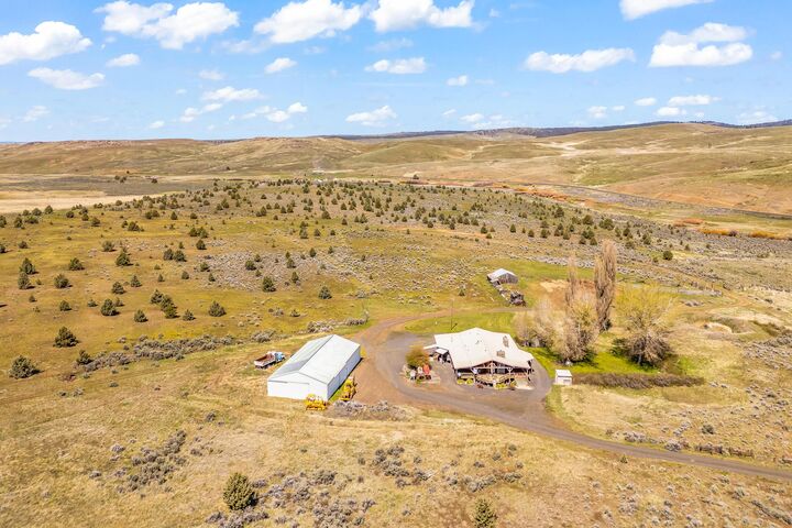 Property Photo: 25887 SE Weberg Road OR 97751