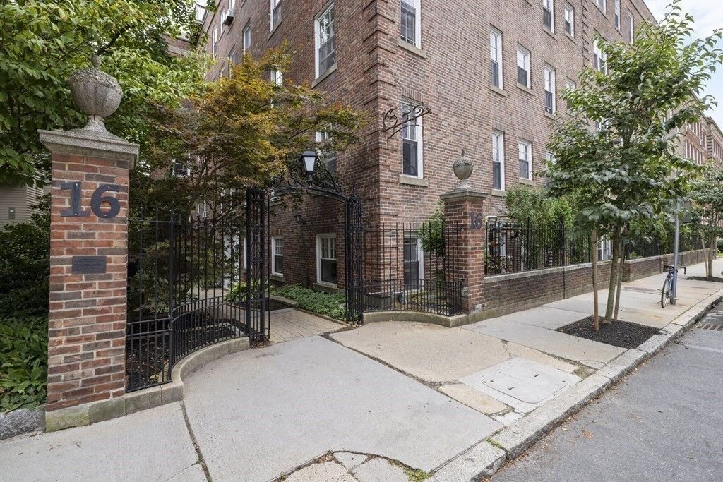 Property Photo:  16 Chauncy St 27  MA 02138 