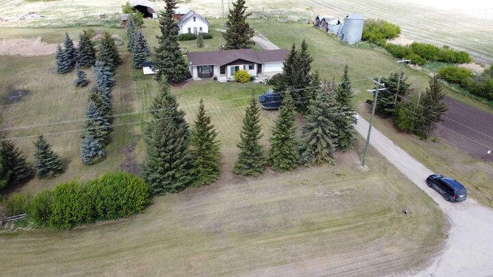Property Photo:  A&B, 84052 Hwy 59 A&Ampb  AB T0H 2J0 
