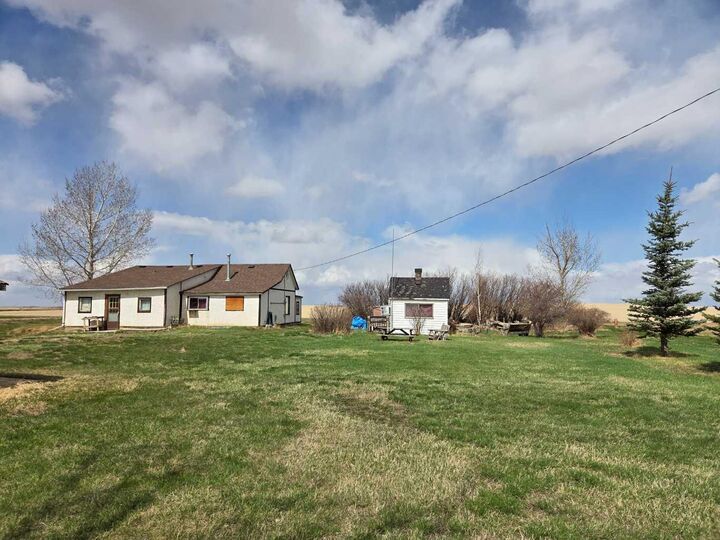 Property Photo: 124 6 Avenue N AB T0L 0R0
