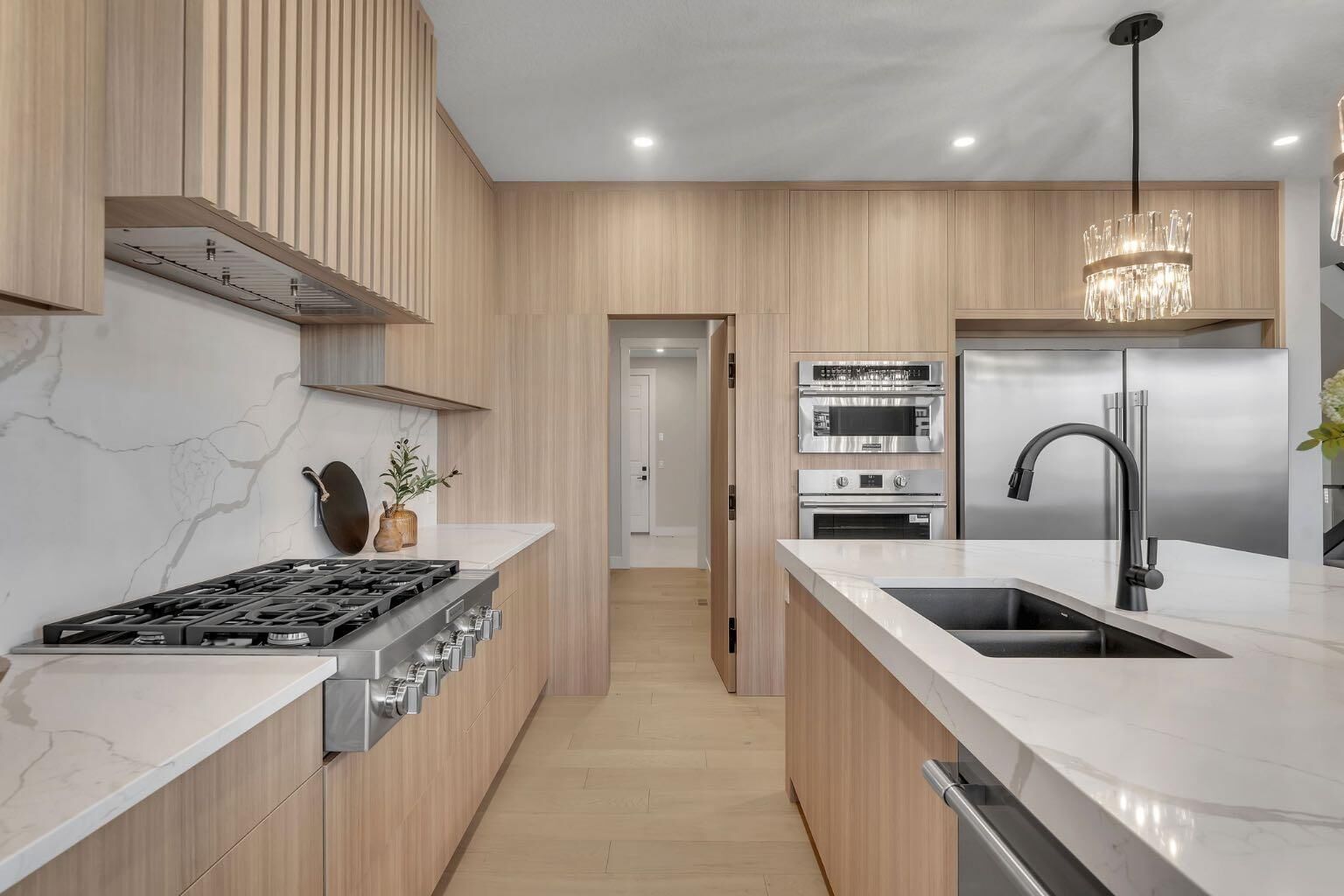 Property Photo:  28 Spring Creek Point SW  AB T3H 6E2 