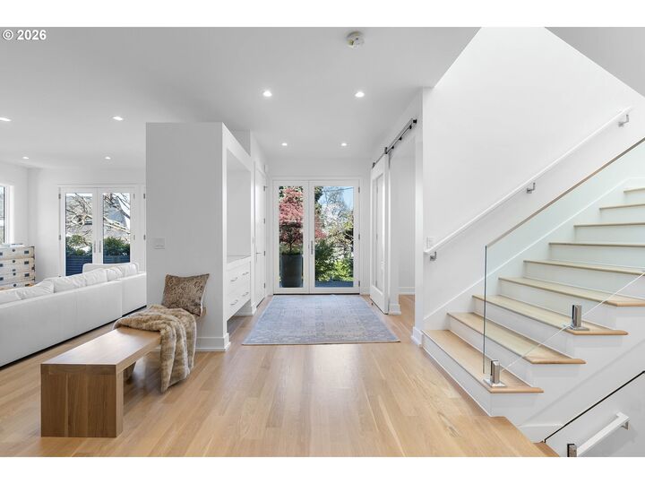 Property Photo:  2870 NW Westover Rd  OR 97210 