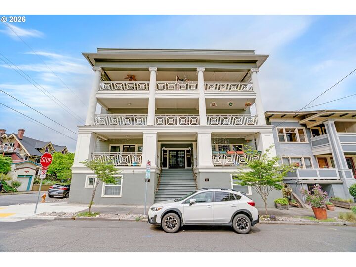 Property Photo:  2387 NW Northrup St 9  OR 97210 