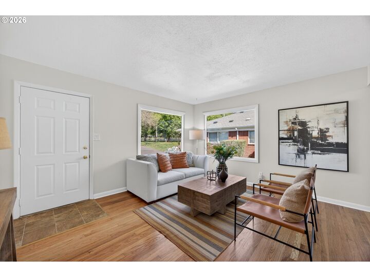 Property Photo:  1044 NE 57th Ave  OR 97213 