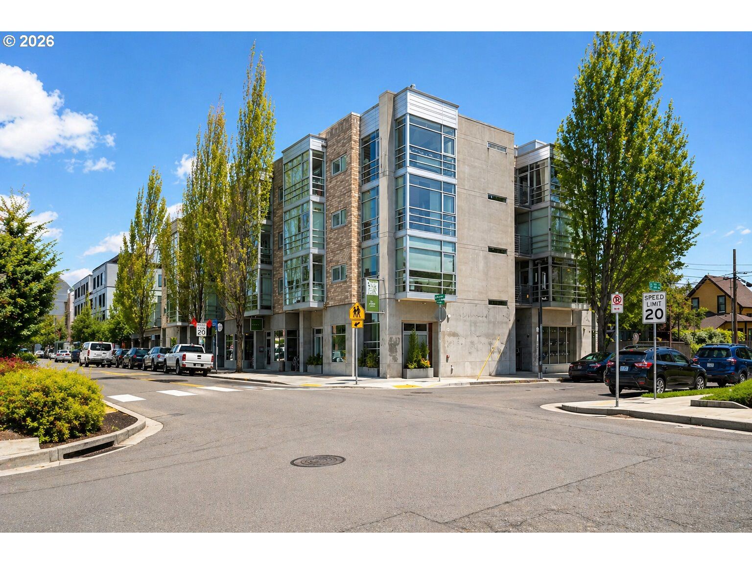 Property Photo:  910 SE 42nd Ave 240  OR 97215 
