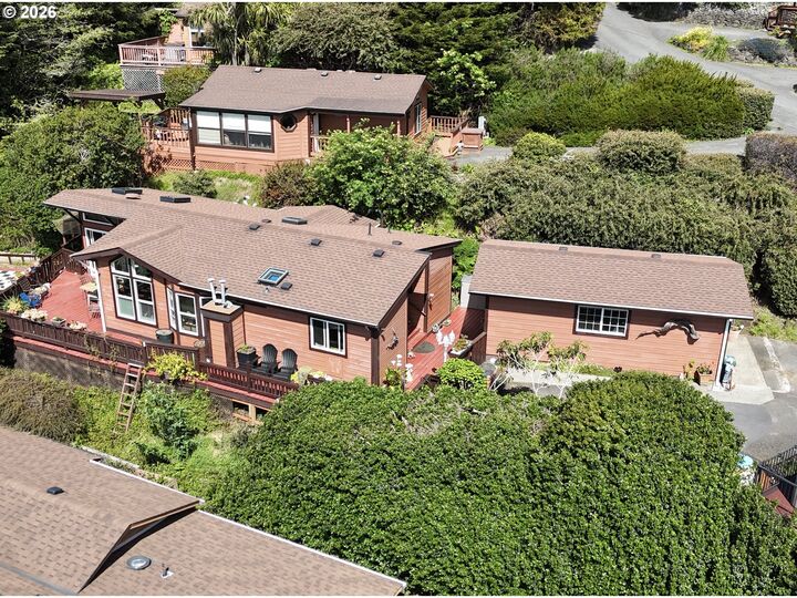 Property Photo: 19921 Whaleshead Rd Ov9 OR 97415