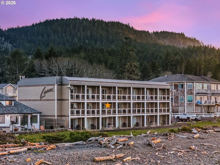 Property Photo:  3140 Sunset Blvd 36  OR 97138 