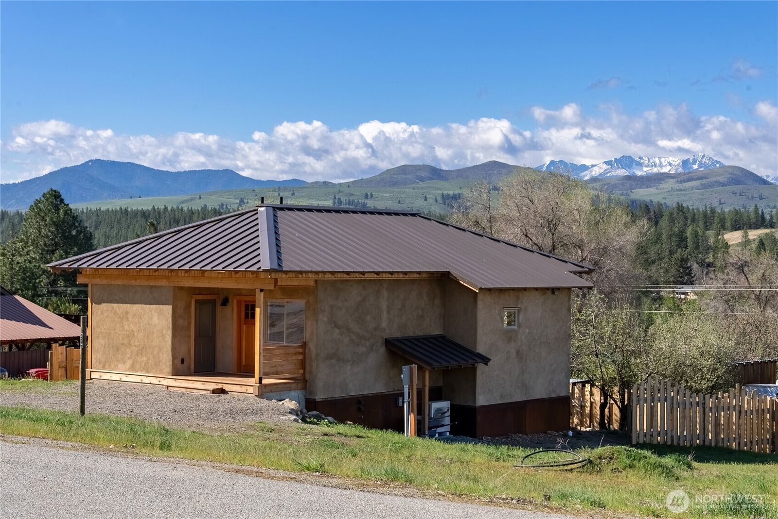 Property Photo:  906  Lince Avenue  WA 98862 