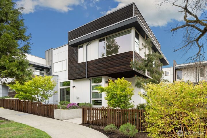 Property Photo:  4440  Renton Avenue S  WA 98108 