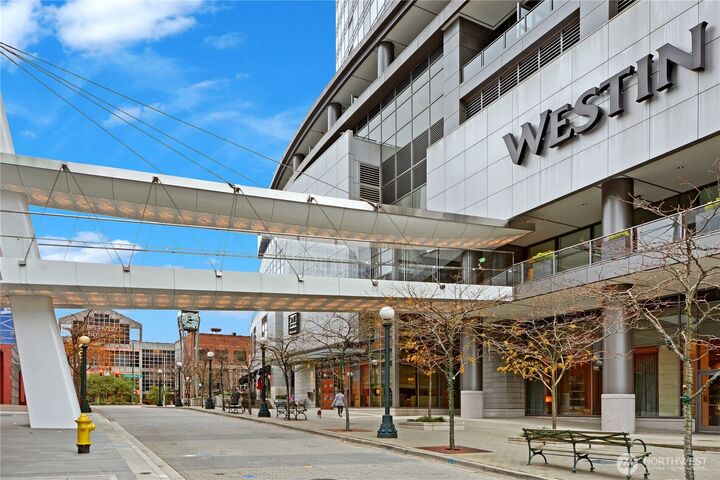 Property Photo:  650  Bellevue Way NE 2808  WA 98004 