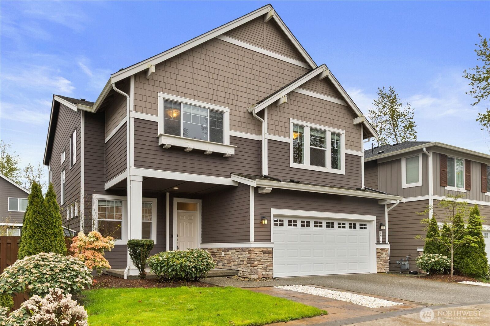Property Photo:  2914  47th Street SE  WA 98203 