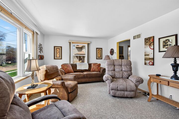 Property Photo:  704 W Wisconsin Avenue  WI 54130-1936 