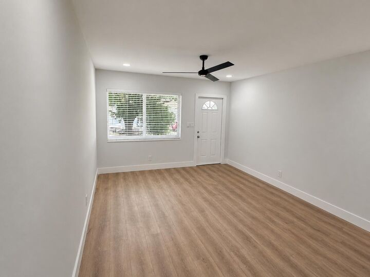 Property Photo:  1077 NE 34th Street 2  FL 33334 