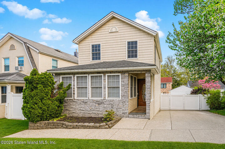 Property Photo:  148 Spring Street  NY 10304 