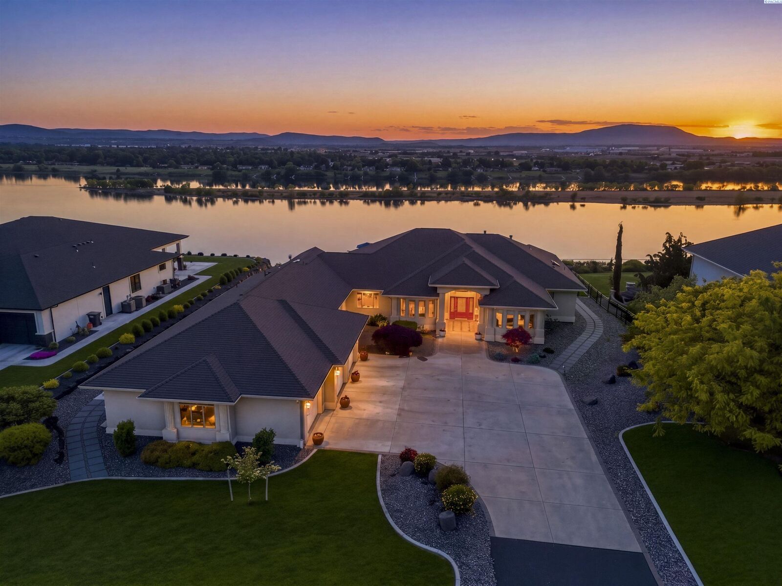 Property Photo:  170 Alta Lane  WA 99301 