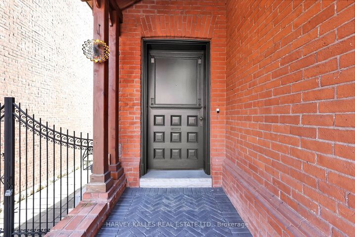 Property Photo:  140 Bedford Road  ON M5R 2K2 