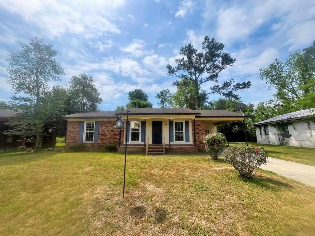 Property Photo: 805 Ponderosa Dr GA 31601