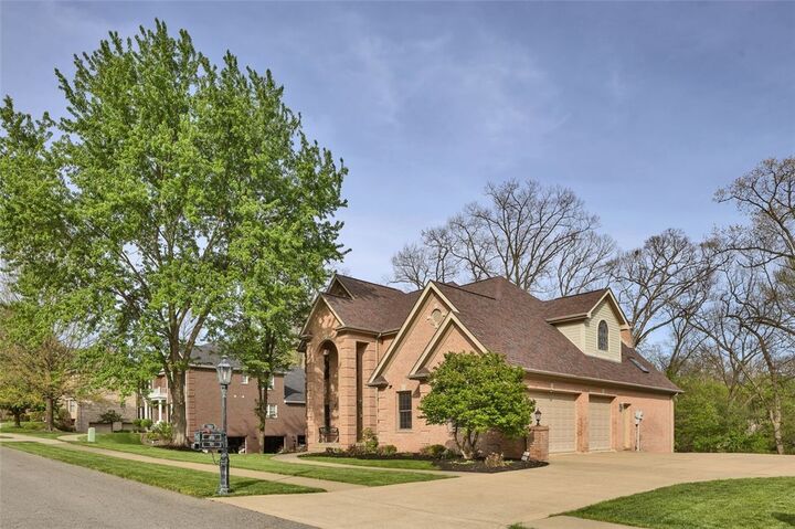 Property Photo:  163 Oakview Dr  PA 16066 