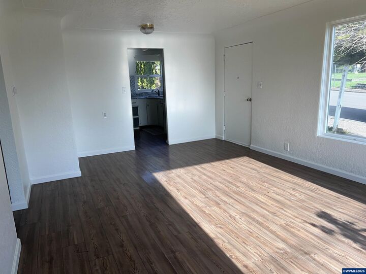 Property Photo:  210 Hoyt St S  OR 97302 