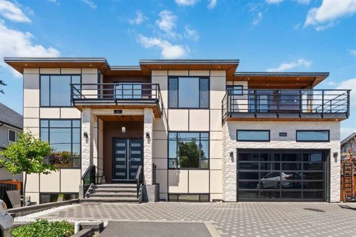 Property Photo:  32235 Pineview Avenue  BC V2T 1R2 