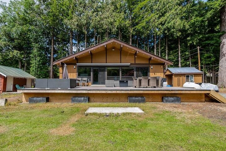 1680 Columbia Valley Road — photo 1