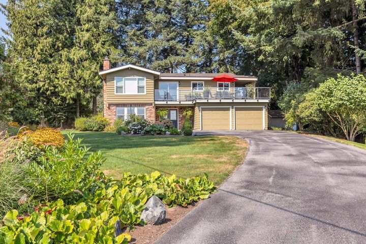 Property Photo: 29665 Glengarry Avenue BC V4X 1Z7