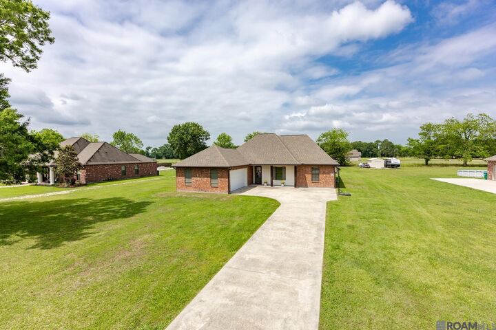 Property Photo:  6785 Lone Oak Dr  LA 70729 