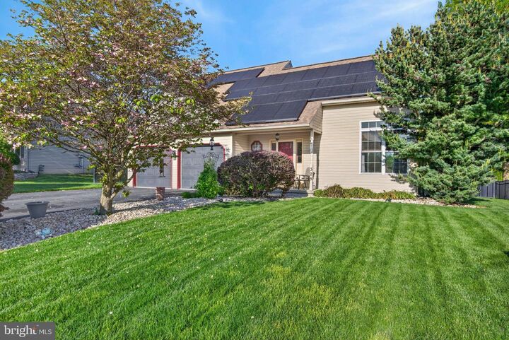 Property Photo:  325 Olde Hickory Road  PA 17347 