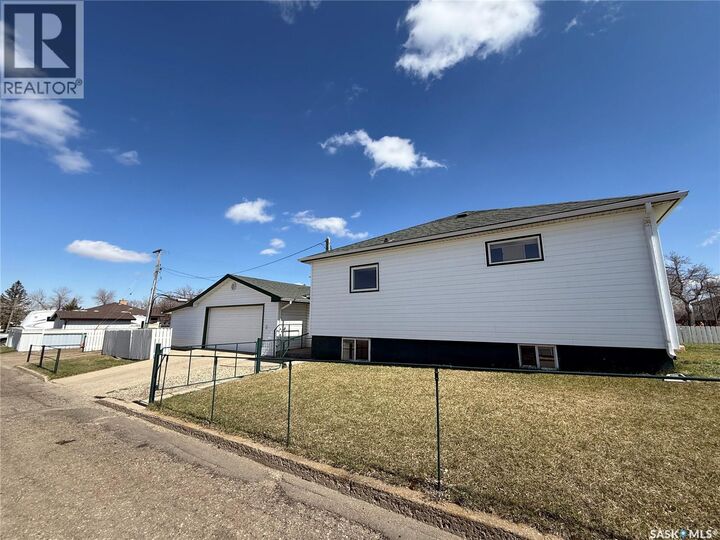 Property Photo:  737 Third Street  SK S4A 0P7 