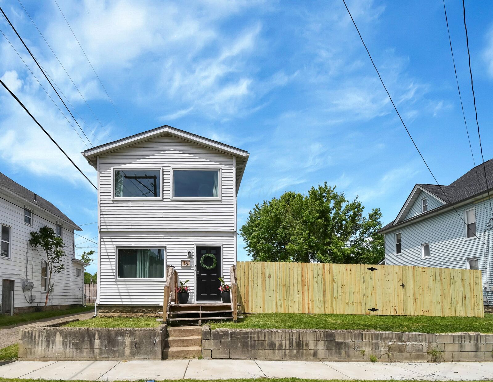 Property Photo:  18 E Oak Street  OH 43055 