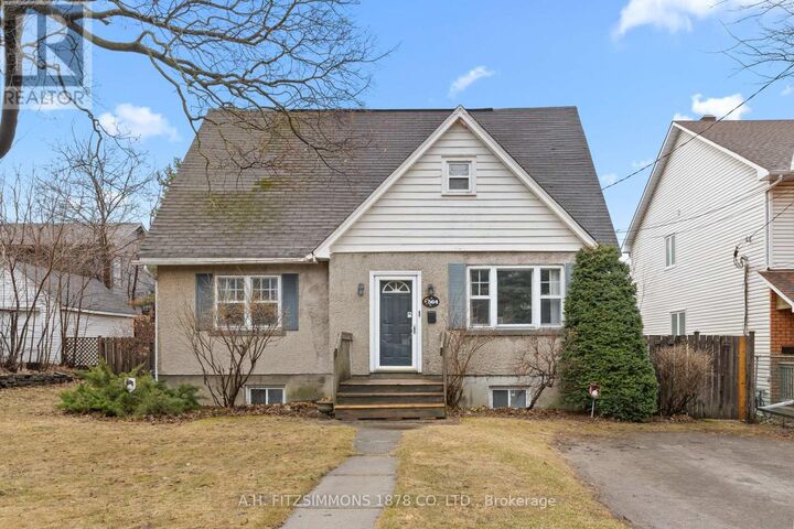 Property Photo: 564 Tweedsmuir Avenue ON K1Z 5P2