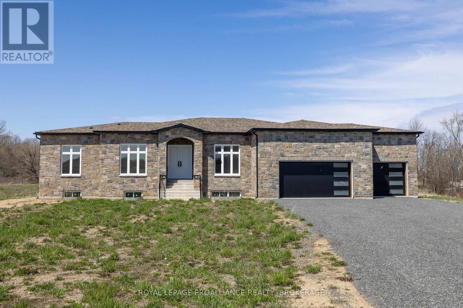Property Photo:  138 Hineman Street  ON K7L 0G2 