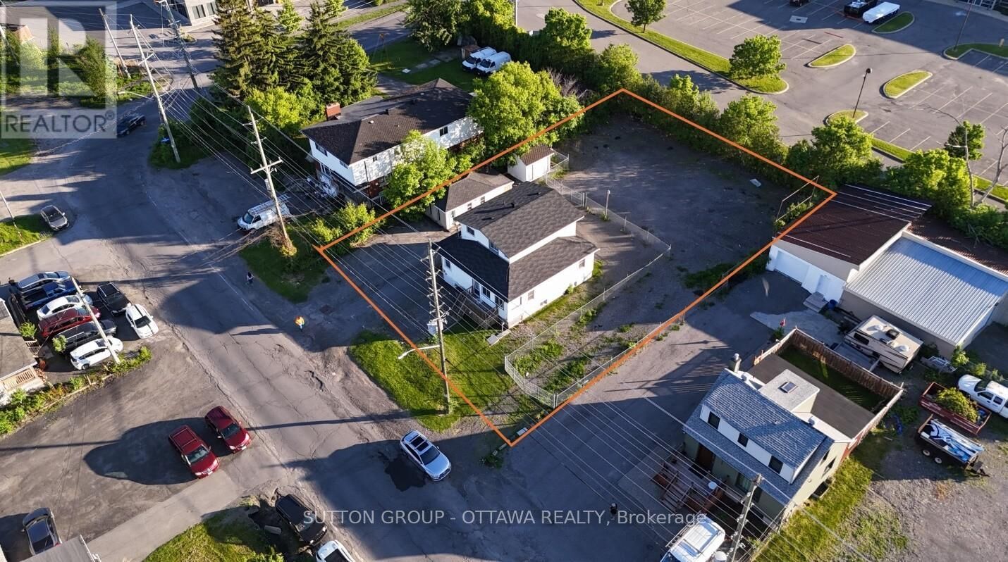 Property Photo: 1368 Labrie Avenue ON K1B 3M1