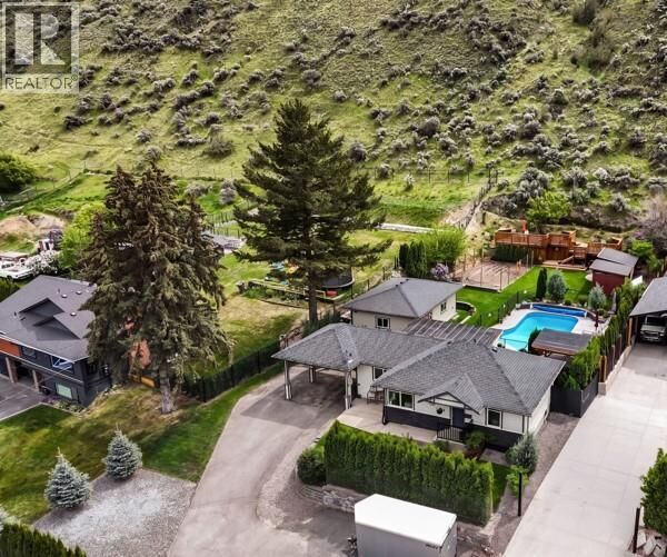 Photo de la propriété:  2015 Valleyview Drive  BC V2C 4C3 