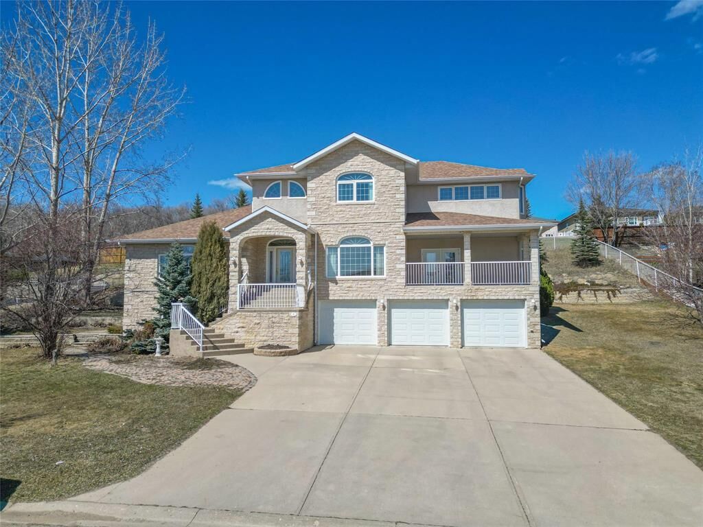 Property Photo:  9 Galbraith Crescent  MB R7A 6V4 