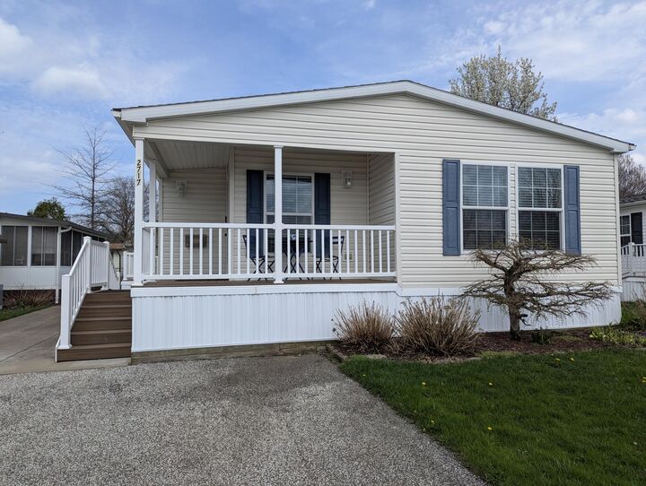 Property Photo:  2717 E Park Lane  PA 16506 