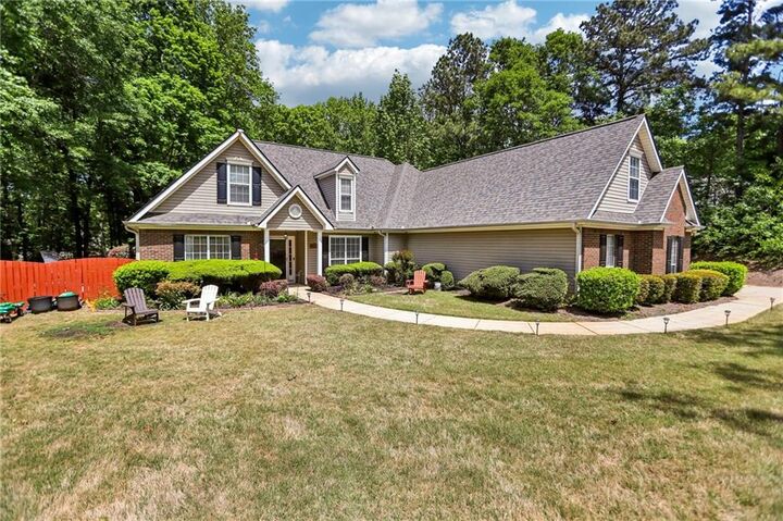 Property Photo:  105 Stratford Circle  GA 30281 