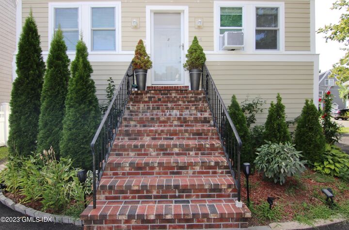 Property Photo:  14 Cos Cob Avenue 2  CT 06830 
