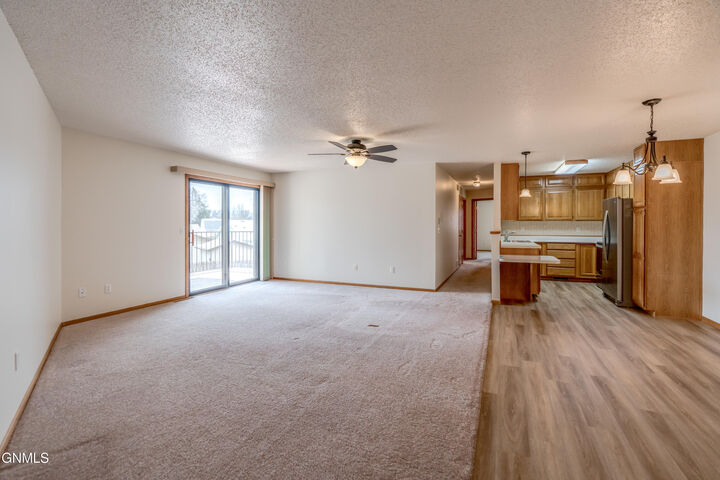 Property Photo:  2630 Gateway Avenue 203  ND 58503 